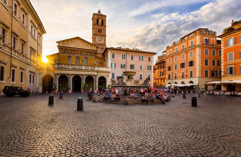 Luxury Art Apartment In Trastevere With Terrace โรม ภายนอก รูปภาพ